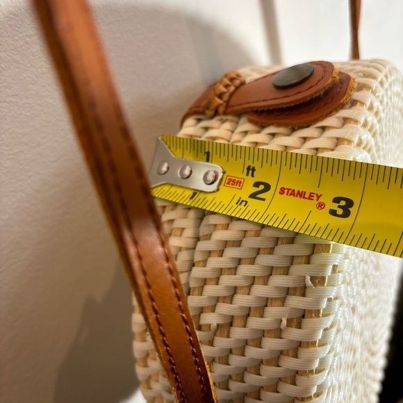 CANTINE Style Crossbody Bag Purse with a Floral Lining and Adjustable Thin Strap - Picture 5 of 10